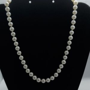 Vintage white Faux Pearl Necklace with Gold tone c